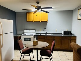 Standard Room, 1 King Bed, Kitchenette | Private kitchen | Fridge, microwave