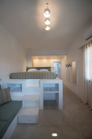 Luxury Suite, 1 King Bed with Sofa bed, Beach View