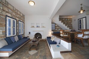 Luxury Villa, 2 Bedrooms, Balcony, Beach View | Living area