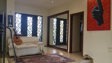 Vila Keluarga, 5 kamar tidur, kolam renang pribadi, area taman | Area keluarga | TV layar datar dan perapian