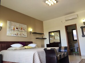 Family Villa, 5 Bedrooms, Private Pool, Garden Area
