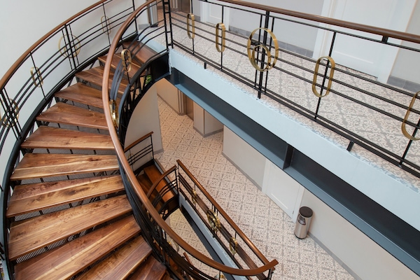 Handrails in stairways