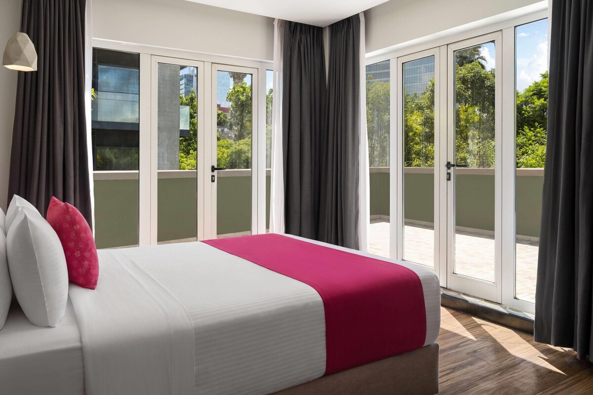 Suite, 1 Queen Bed, Non Smoking, Terrace | In-room safe, desk, blackout drapes, iron/ironing board (on request)