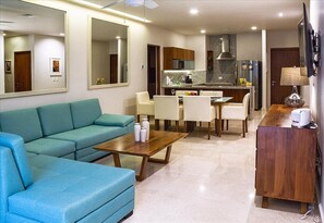 Appartement majestueux, 3 chambres, côté cour intérieure | Aire de séjour | Téléviseur à écran plat