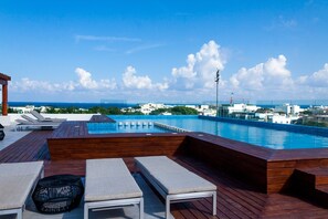 Outdoor pool, a rooftop pool - Amazing and Modern 1BR by Happy Address (Playa del Carmen)