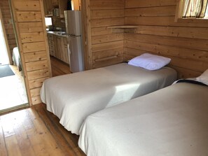 Premium bedding, individually furnished, bed sheets - Ninilchik132.6 cabins and Rv park (Ninilchik)