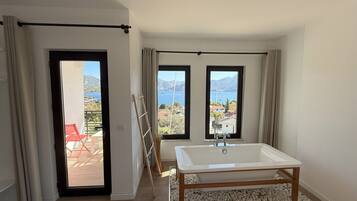 ห้องเอ็กเซกคิวทีฟดับเบิล (No8 Copper Suite) | ผ้าปูที่นอนฝ้ายอียิปต์, เครื่องนอนระดับพรีเมียม, มินิบาร์