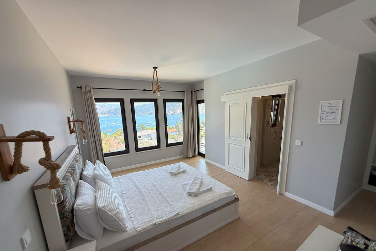 Deluxe Double Room (No9 Vintage) | Egyptian cotton sheets, premium bedding, minibar, in-room safe