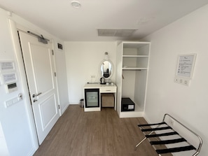 Deluxe Double Room (No6 Bone)