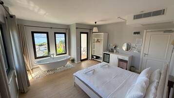 Executive tweepersoonskamer (No3 Soleil Suite) | Lakens van Egyptisch katoen, luxe beddengoed, een minibar