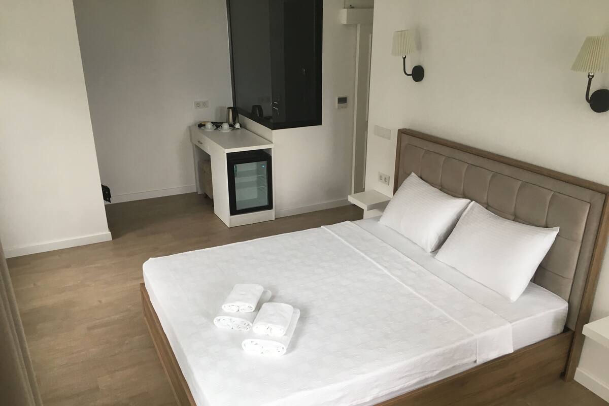 Egyptian cotton sheets, premium bedding, minibar, in-room safe