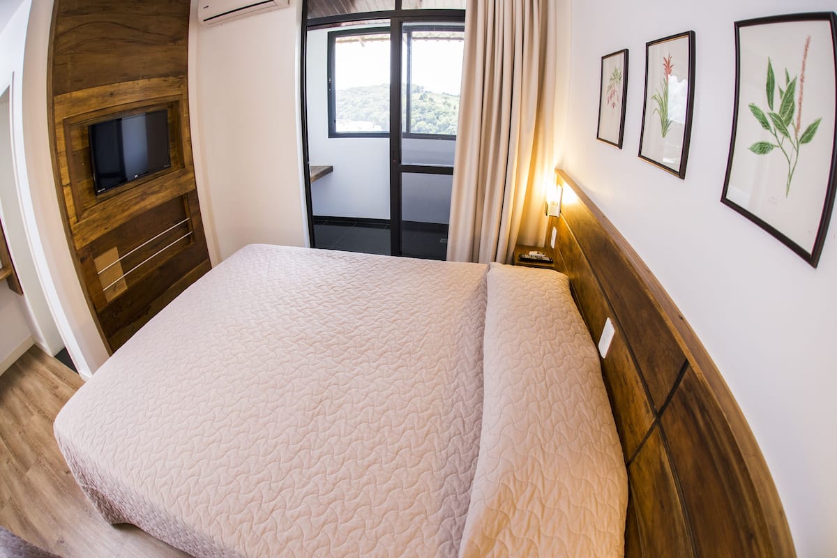 Minibar, wifi gratis y ropa de cama 