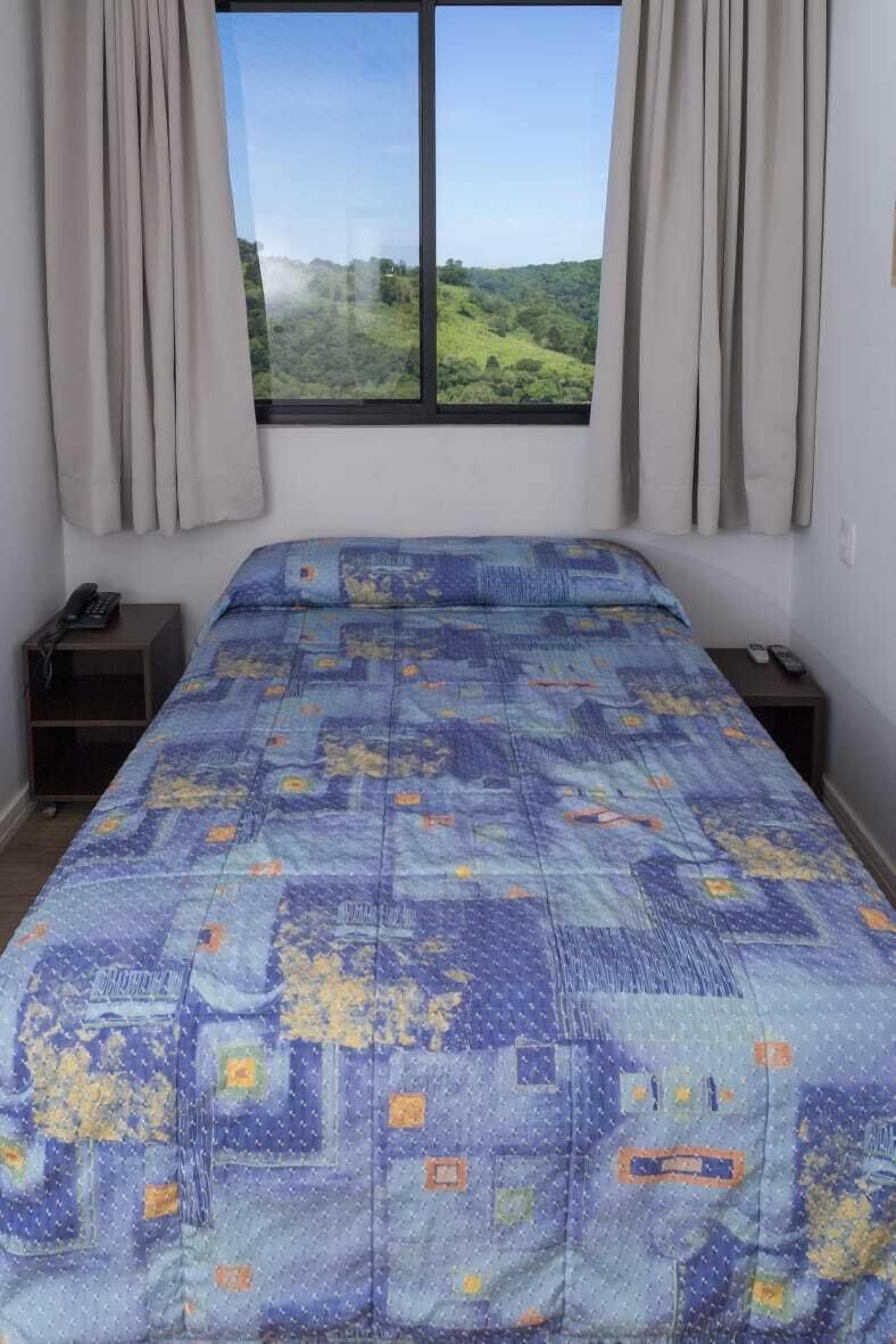 executive room | minibar, free wifi, bed sheets