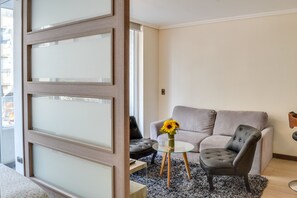 Standard Apartment, 1 Double Bed | Living area | Smart TV, Netflix - Apart en Chile Lord Cochrane 302 (Santiago)