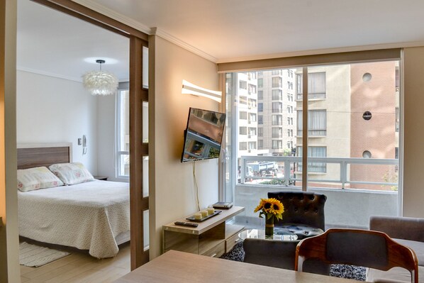 Standard Apartment, 1 Double Bed | In-room dining - Apart en Chile Lord Cochrane 302 (Santiago)