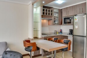 Standard Apartment, 1 Double Bed | In-room dining - Apart en Chile Lord Cochrane 302 (Santiago)