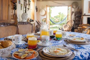Daily full breakfast (COP 10000.00 per person)