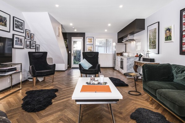 Living area - Downtown City Oasis (Christchurch)