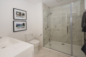 Bathroom - Downtown City Oasis (Christchurch)