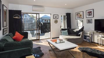 Townhome, 2 Bedrooms | Living room | Flat-screen TV