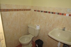 Free toiletries, towels - Hotel Sol Y Luna (Trujillo)