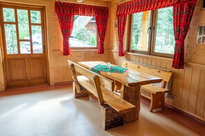 Daily buffet breakfast (PLN 20 per person)