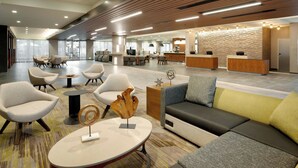A spacious lobby with modern furniture, a reception desk, and a seating area. - Courtyard by Marriott Los Angeles LAX/Hawthorne (Hawthorne)
