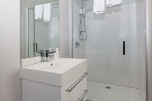 Apartment, 2 Bedrooms | Bathroom
