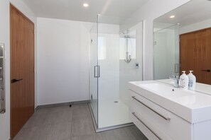 Apartment, 2 Bedrooms | Bathroom | Shower, free toiletries, hair dryer, towels - Uptown City Vogue (Christchurch)