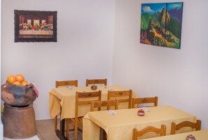 Termasuk sarapan Eropah setiap hari 