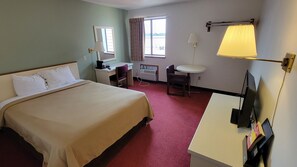 基本客房, 1 張加大雙人床 | 書桌、隔音、熨斗/熨衣板、免費無線上網