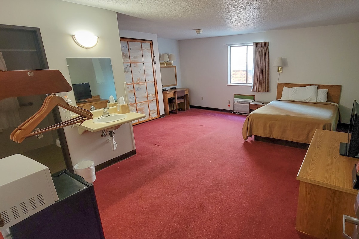 1 slaapkamer, een bureau, geluiddichte muren
