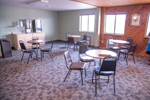 Restaurant - Wagner Lakeside Motel (Wagner)