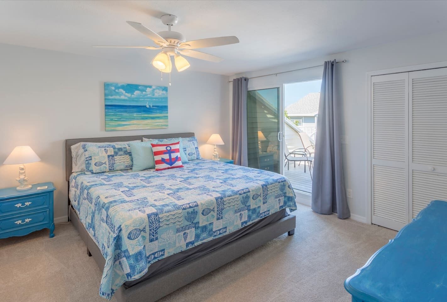One block to the beach. Child and infant-friendly. Excellent location!