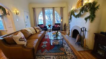 Smart TV, fireplace, DVD player, books