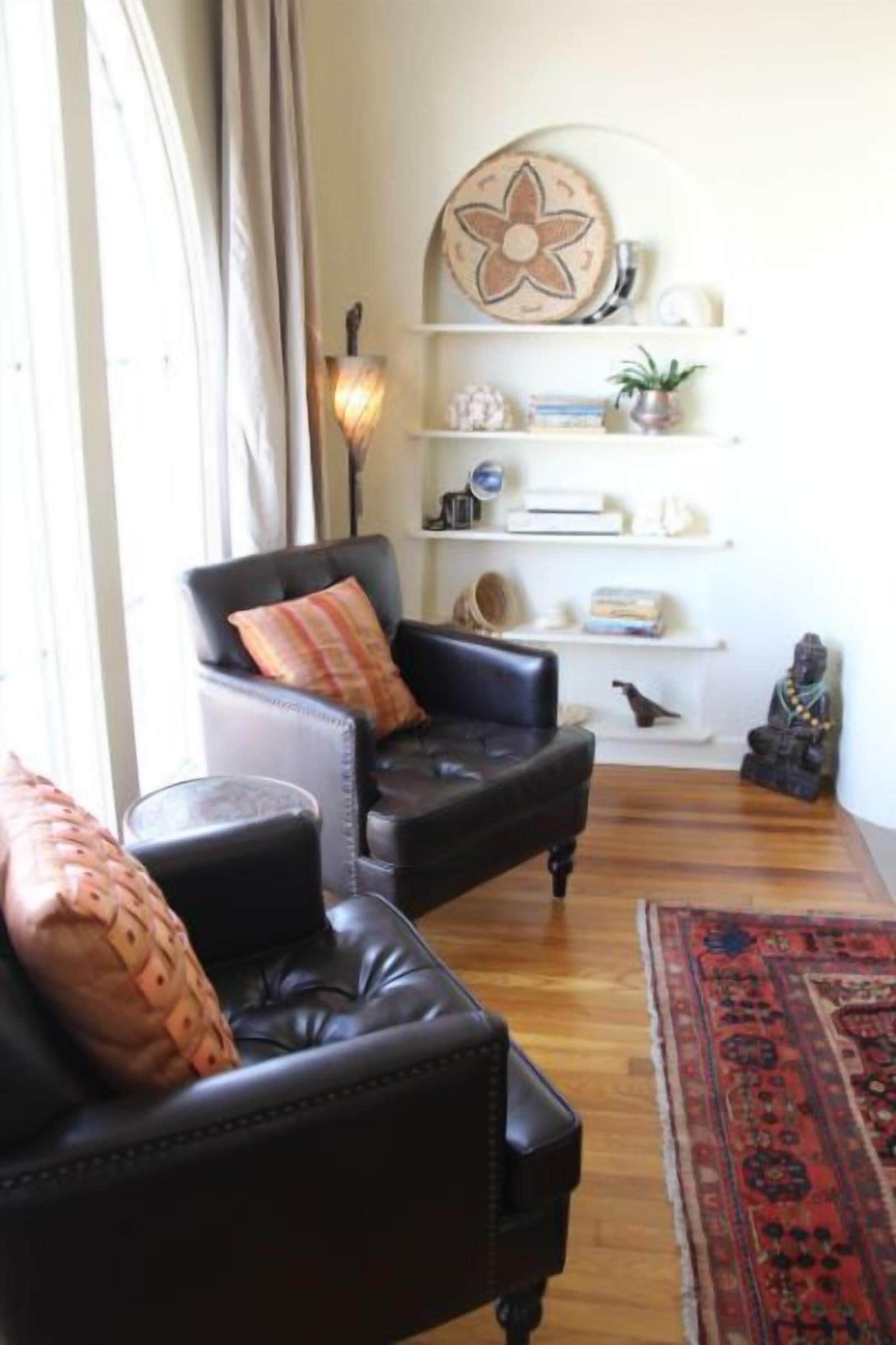 Smart TV, fireplace, DVD player, books