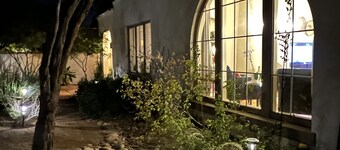 Wildflowers blomstrer ~ 1920s Sam Hughes Casita ~ Villa Blanca Mariposa