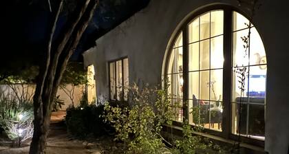 Luonnonkasvit ovat kukkivat ~ 1920-luku Sam Hughes Casita ~ Villa Blanca Mariposa