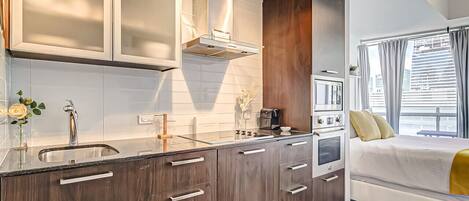 Fridge, microwave, oven, stovetop