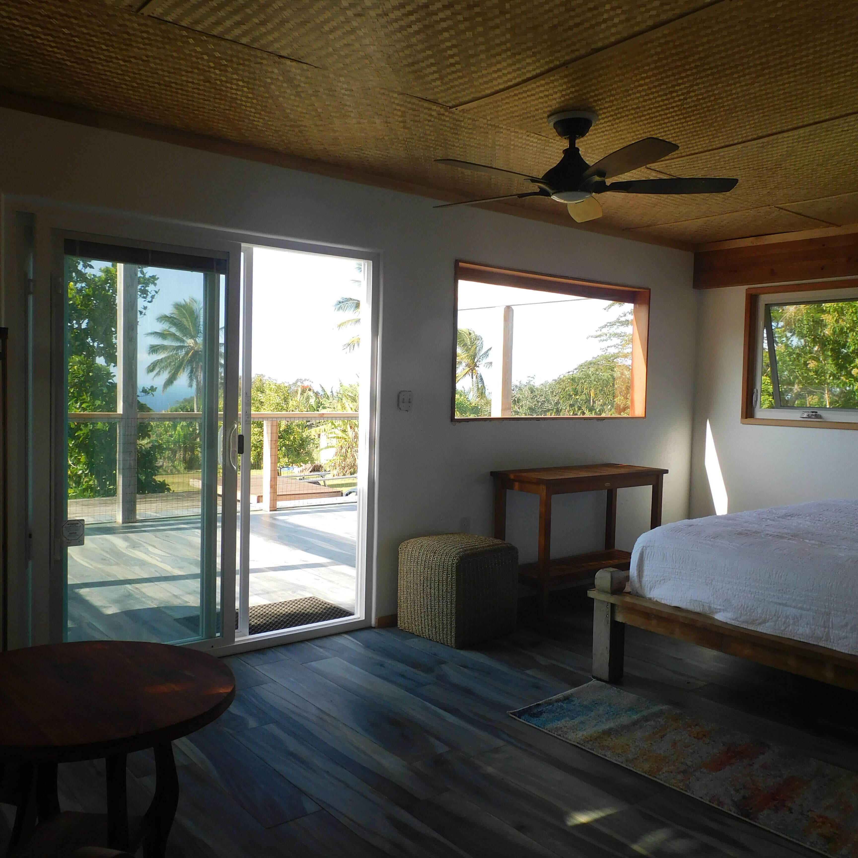 3 chambres, coffres-forts dans les chambres, bureau