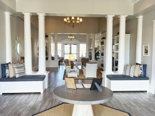 Bright, Spacious End Unit OWNER MANAGED Rowhome Steps Away From All Amenities!