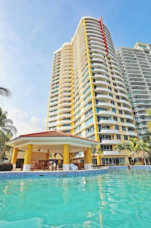 Outdoor pool - Casa Serena Beachfront Condo - 3Brm-Ocean + Mountain Views-Beautiful-Sleeps 2-6 (Gorgona Beach)