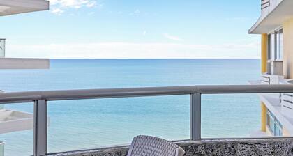 3BDRM Beachfront Condo - Ocean and Mountain Views-Simply Beautiful-Sleeps 2-6