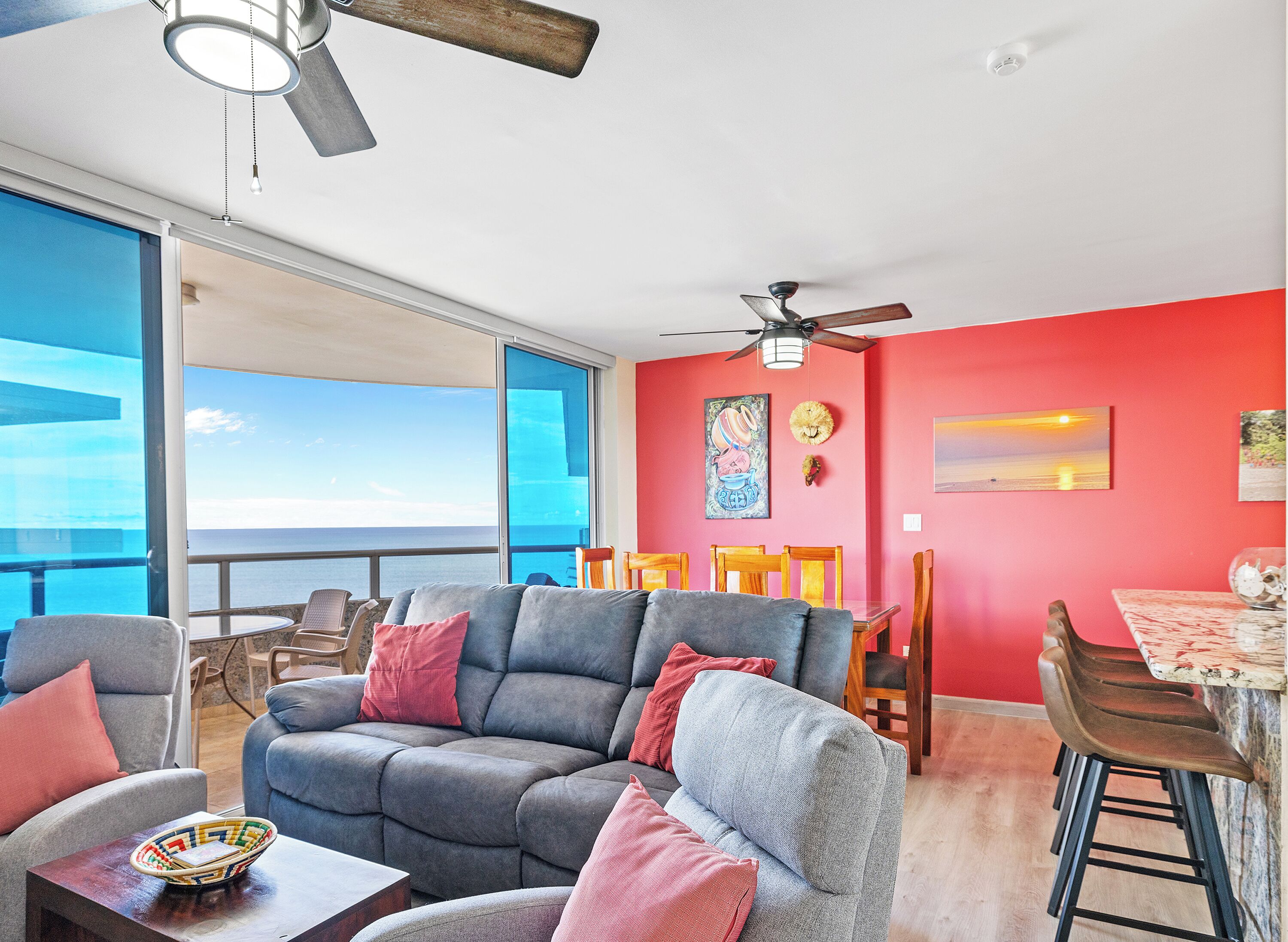 TV connectée, lecteur de DVD, baby-foot, table de tennis de table