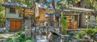 Storybook Stone Cottage, Short Walk to Resort, Hot Tub, Fireplace