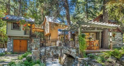 Storybook Stone Cottage, lyhyen kävelymatkan päässä Resort, Hot Tub, takka