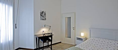 3 bedrooms, laptop workspace, WiFi