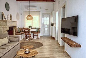 Smart-TV, Kamin, Bücher