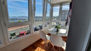Dining - Apartment in Muxía. In front of the marina (Muxía)