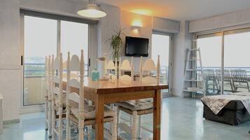 4 quartos, ferros/tábuas de passar roupa, berço de viagem, Wi-Fi